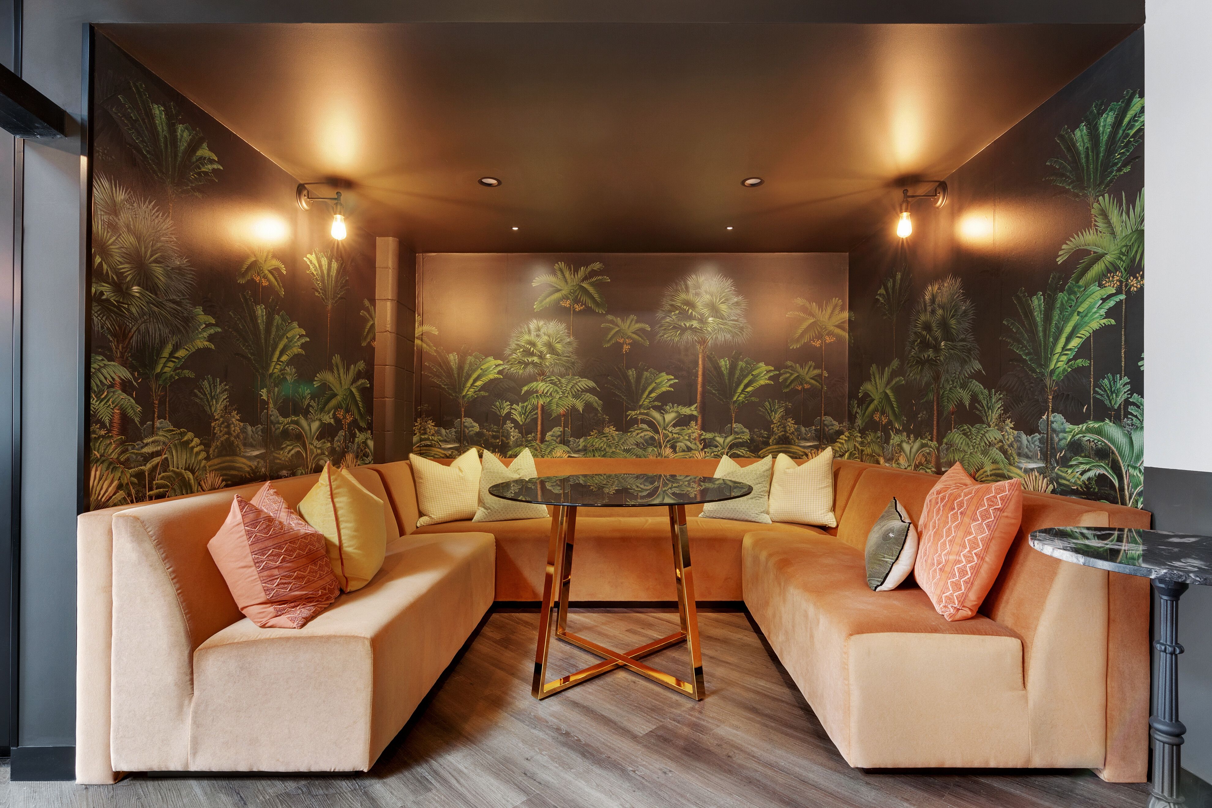Freedom Suites West End interior, view 3