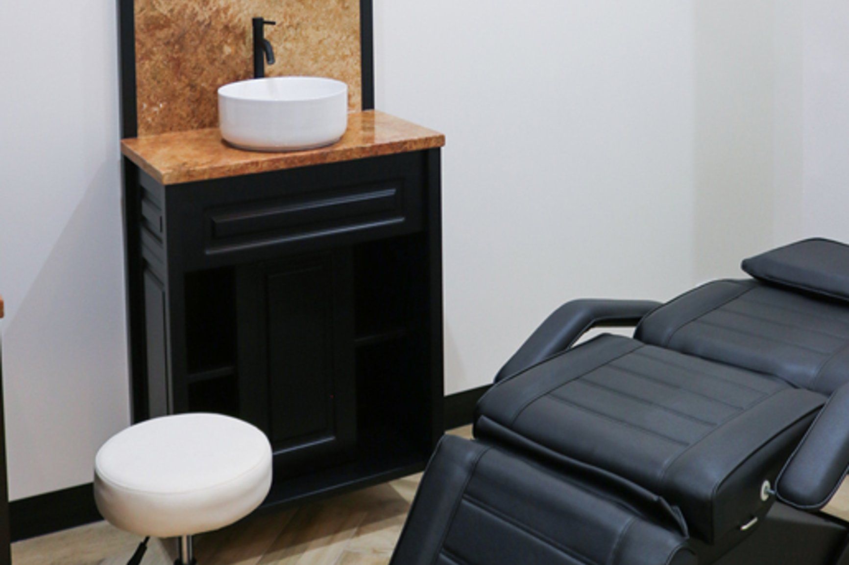Freedom Suites Brows & Lashes Suite interior, view 1